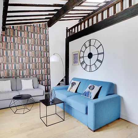 Parisian Charm In The Heart Of The Marais ! *