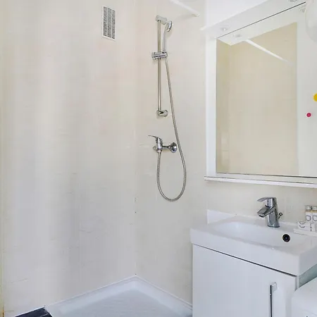 Parisian Charm In The Heart Of The Marais ! *