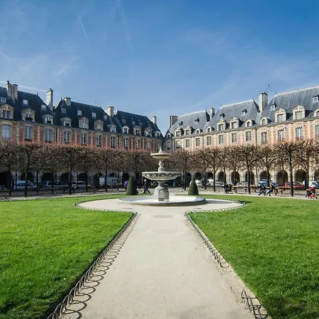 Parisian Charm In The Heart Of The Marais ! Paris